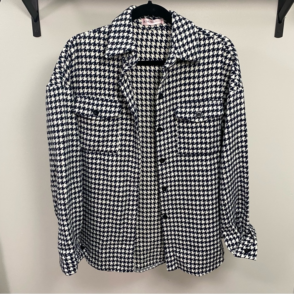 ⭐️ 2/$30 ⭐️ Houndstooth Black and White Shacket